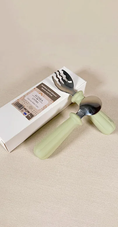Juego-de-tenedor-y-cuchara-verde-02