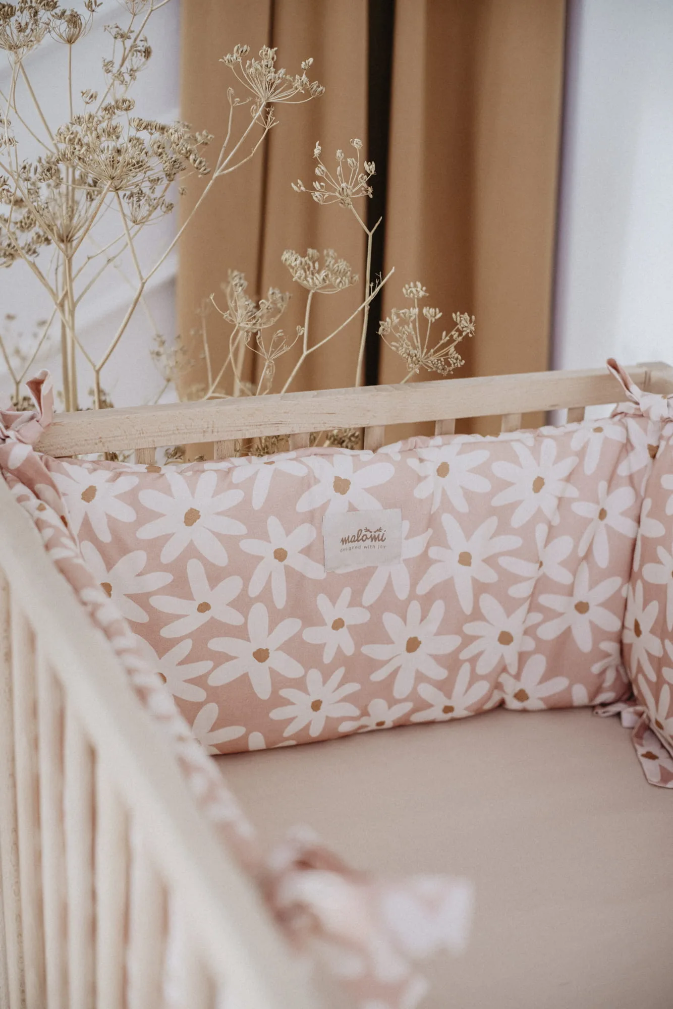 Cot Bumper - Blush Daises 1
